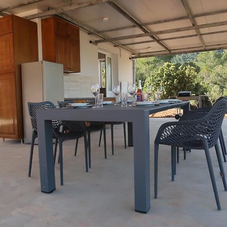 Villa Robinson Olive Tree Huts à Čara Extérieur photo