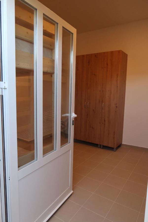 Villa Robinson Olive Tree Huts à Čara Extérieur photo