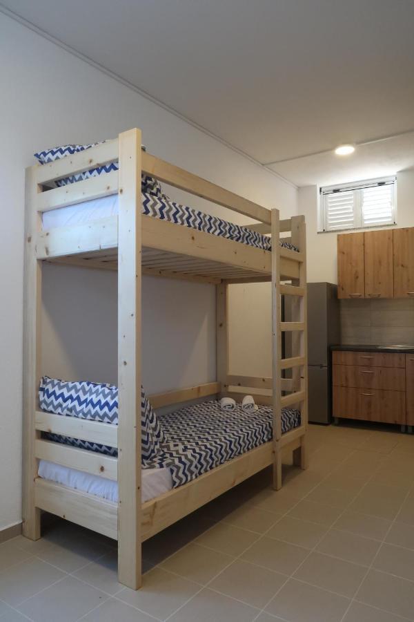 Villa Robinson Olive Tree Huts à Čara Extérieur photo